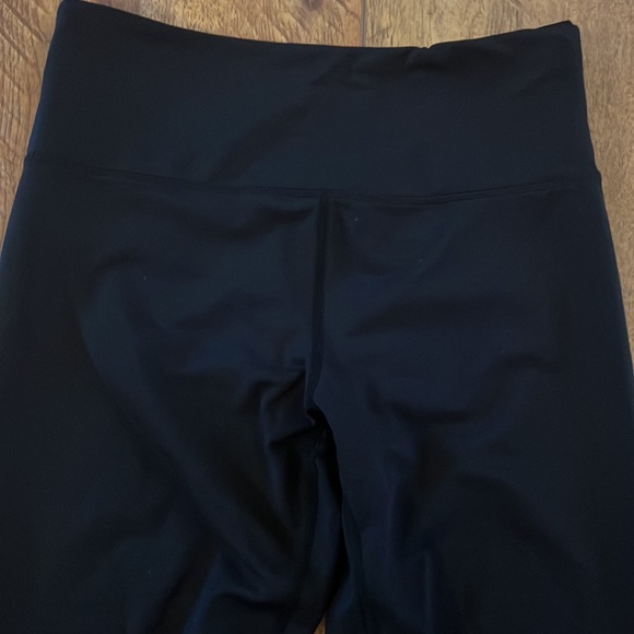 Zyia Active 6-8 Black High Rise Crop Leggings - Picture 2 of 10